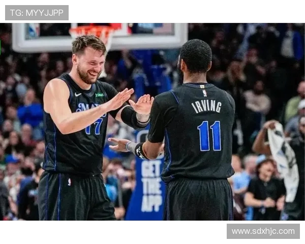 东契奇狂砍73分刷新现役最高分记录独行侠成功终结太阳队11连胜纪录